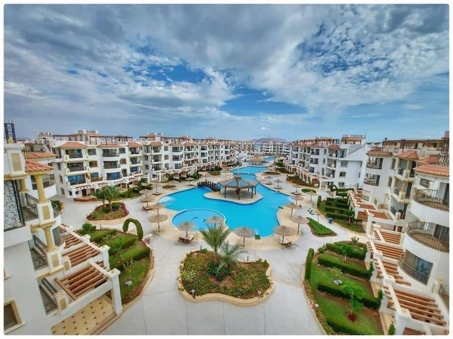 3-Bedroom Apartment On The Third Floor With 3 Balconies And Lovely Pool View, Street View And Free Beach Access In Sharm Hills Resort Dış mekan fotoğraf
