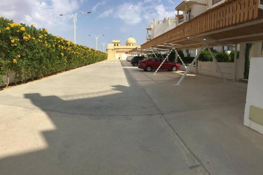 3-Bedroom Apartment On The Third Floor With 3 Balconies And Lovely Pool View, Street View And Free Beach Access In Sharm Hills Resort Dış mekan fotoğraf