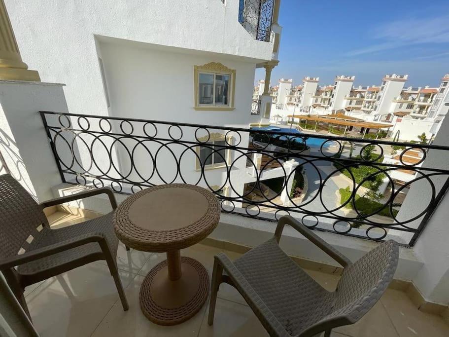 3-Bedroom Apartment On The Third Floor With 3 Balconies And Lovely Pool View, Street View And Free Beach Access In Sharm Hills Resort Dış mekan fotoğraf
