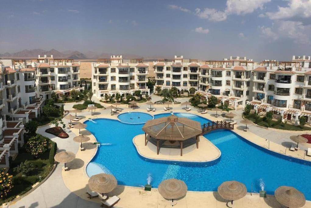 3-Bedroom Apartment On The Third Floor With 3 Balconies And Lovely Pool View, Street View And Free Beach Access In Sharm Hills Resort Dış mekan fotoğraf