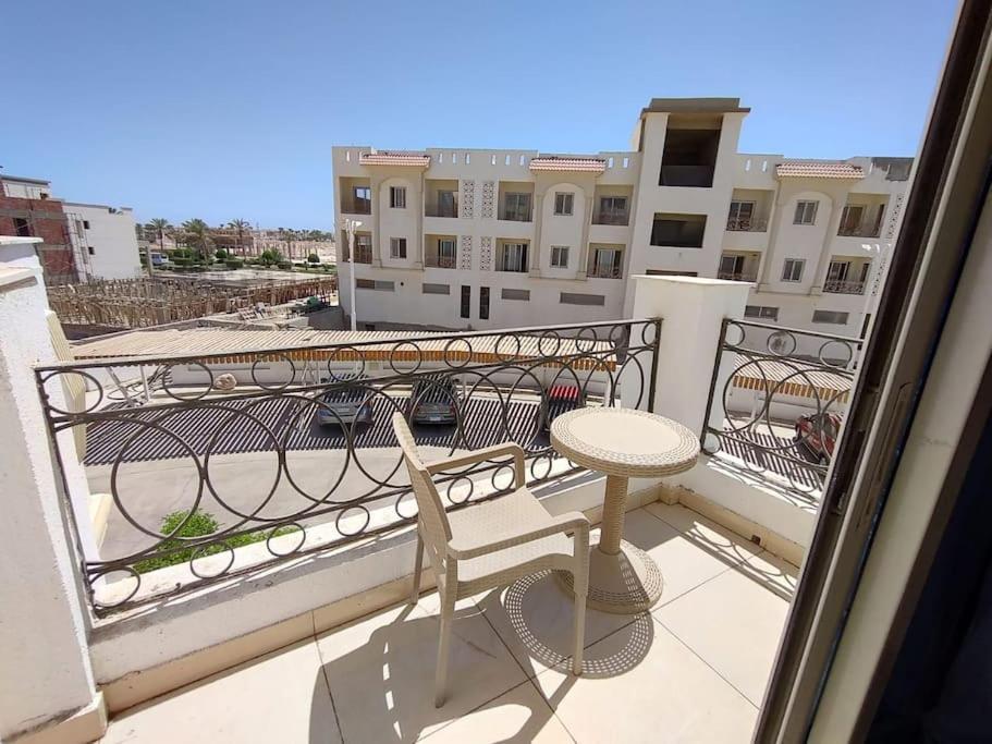 3-Bedroom Apartment On The Third Floor With 3 Balconies And Lovely Pool View, Street View And Free Beach Access In Sharm Hills Resort Dış mekan fotoğraf