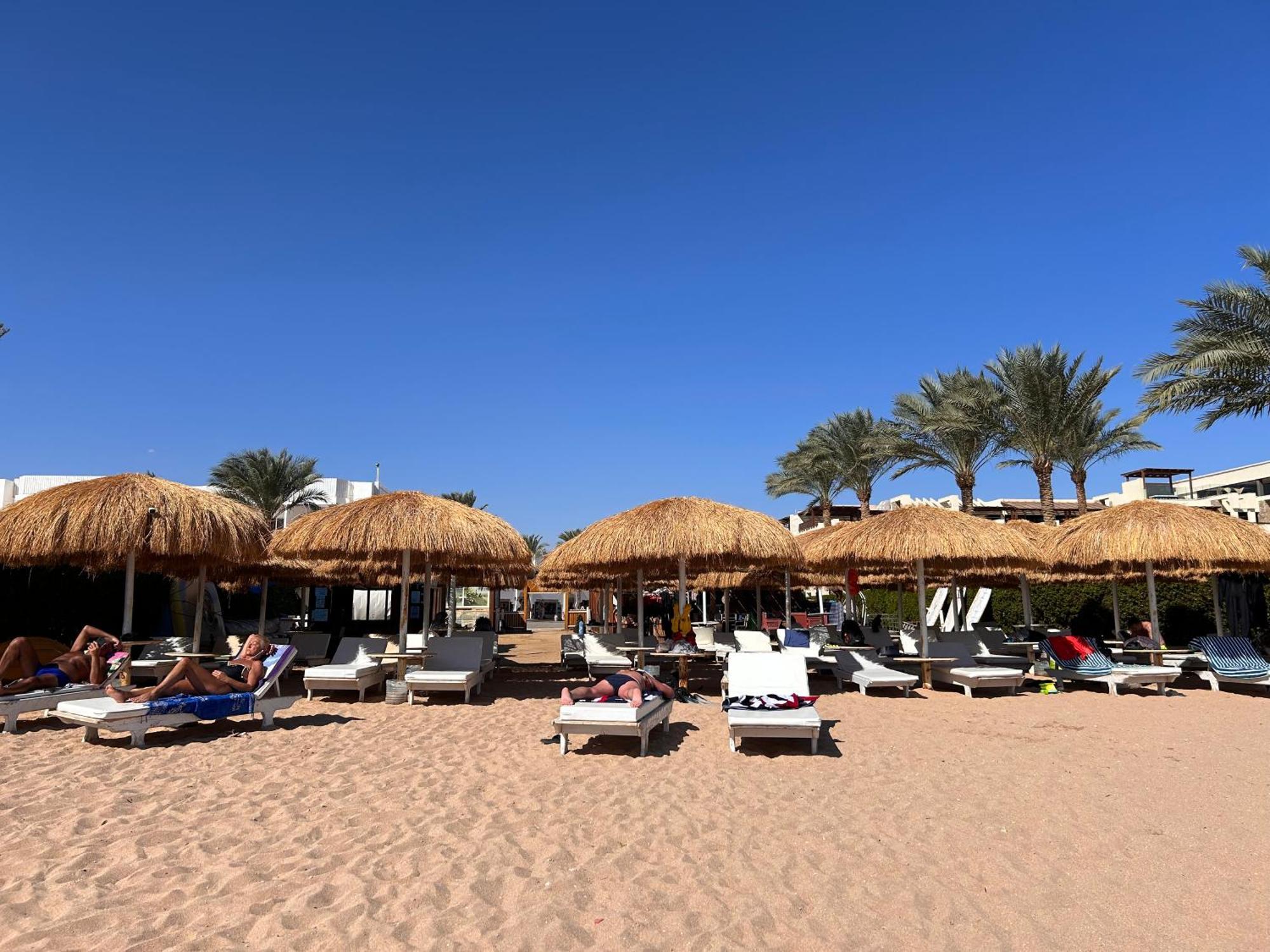 3-Bedroom Apartment On The Third Floor With 3 Balconies And Lovely Pool View, Street View And Free Beach Access In Sharm Hills Resort Dış mekan fotoğraf