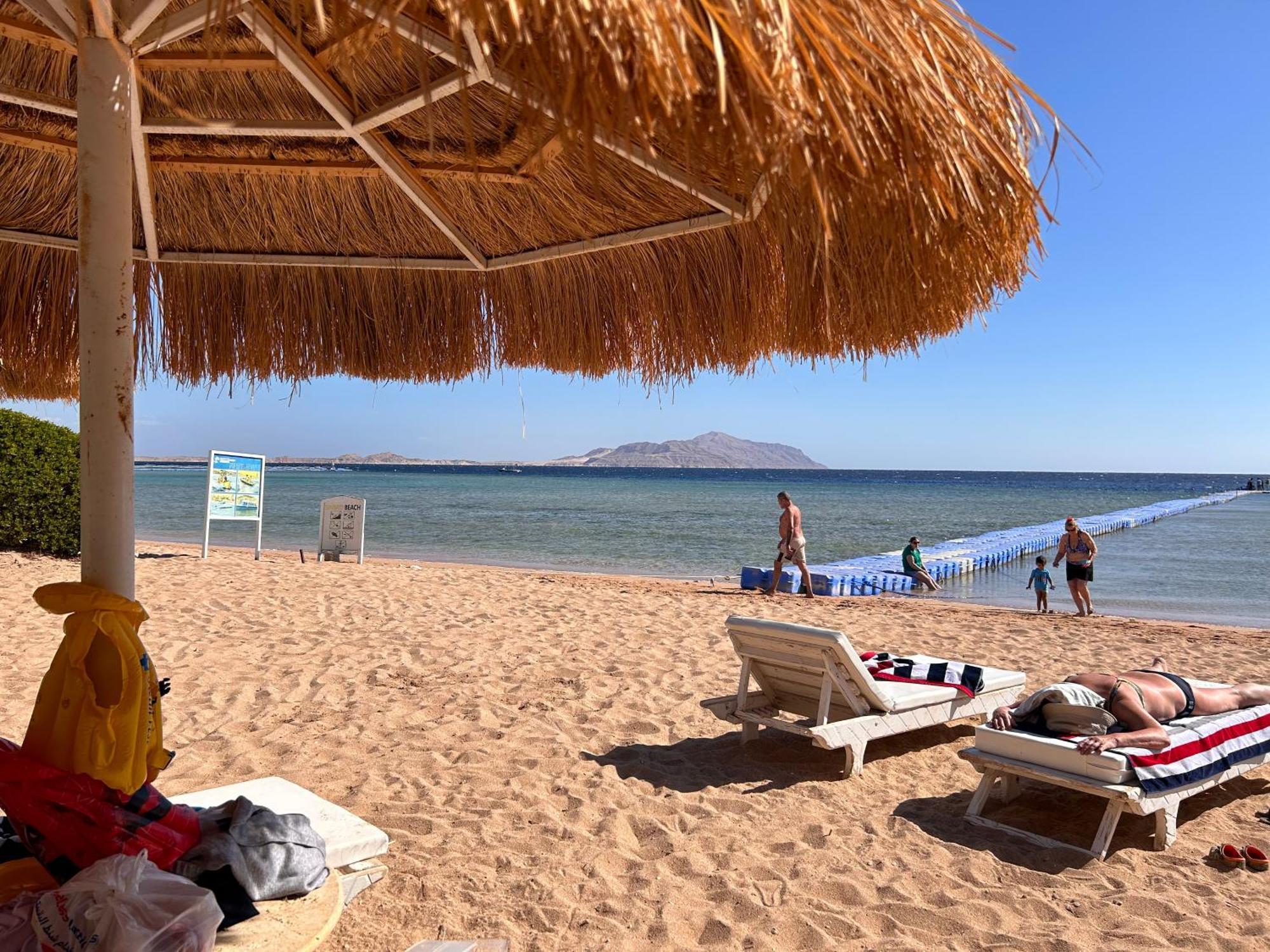 3-Bedroom Apartment On The Third Floor With 3 Balconies And Lovely Pool View, Street View And Free Beach Access In Sharm Hills Resort Dış mekan fotoğraf