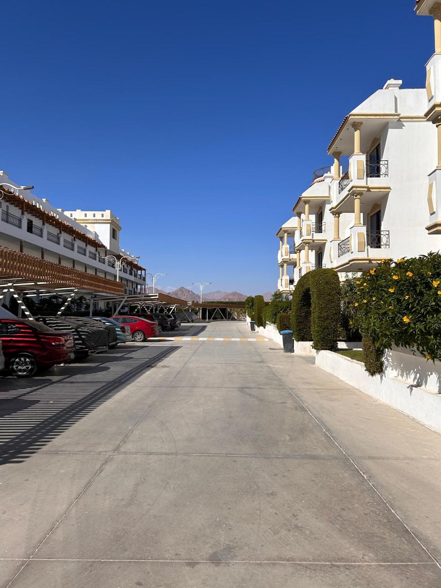 3-Bedroom Apartment On The Third Floor With 3 Balconies And Lovely Pool View, Street View And Free Beach Access In Sharm Hills Resort Dış mekan fotoğraf