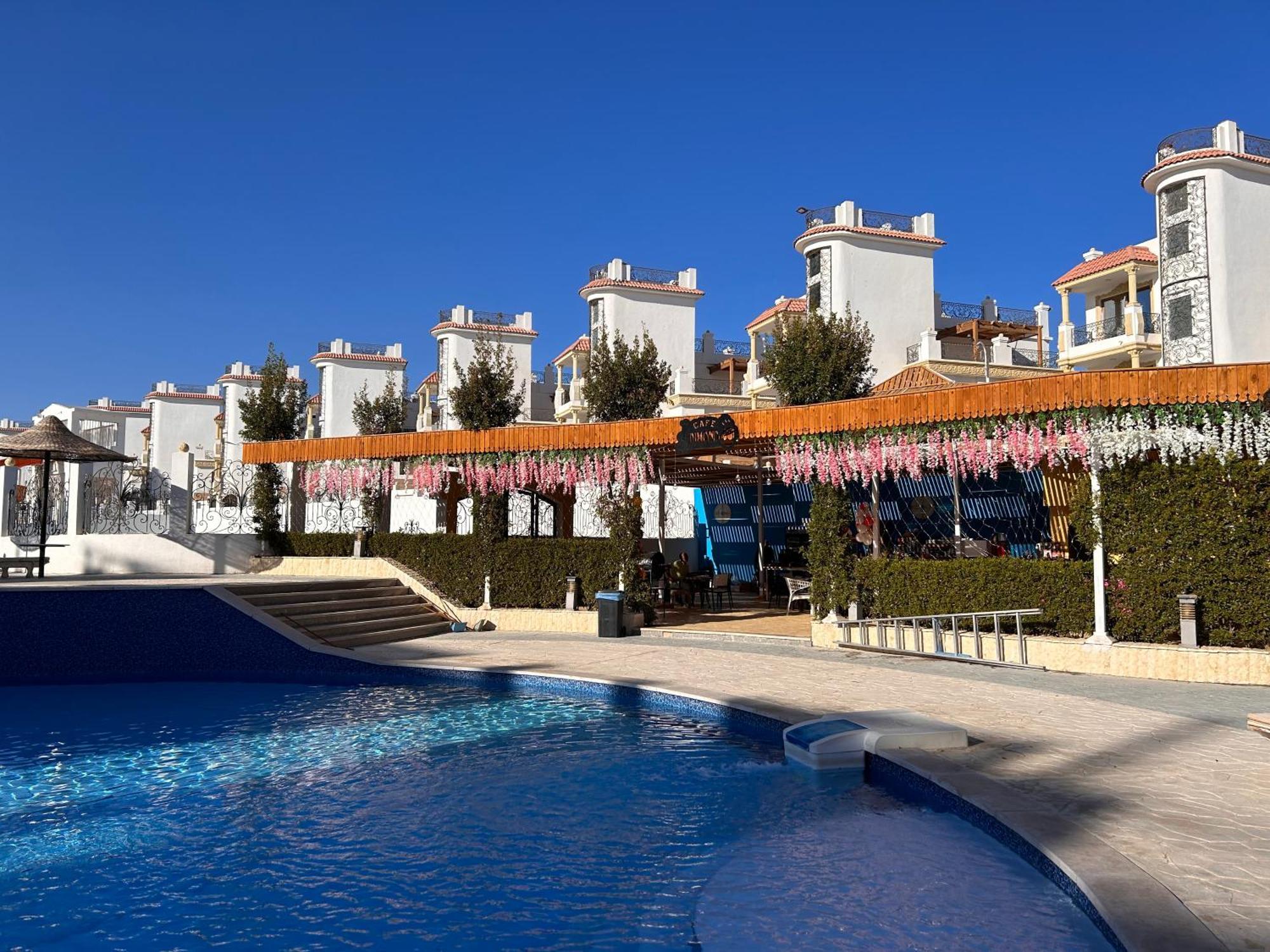 3-Bedroom Apartment On The Third Floor With 3 Balconies And Lovely Pool View, Street View And Free Beach Access In Sharm Hills Resort Dış mekan fotoğraf