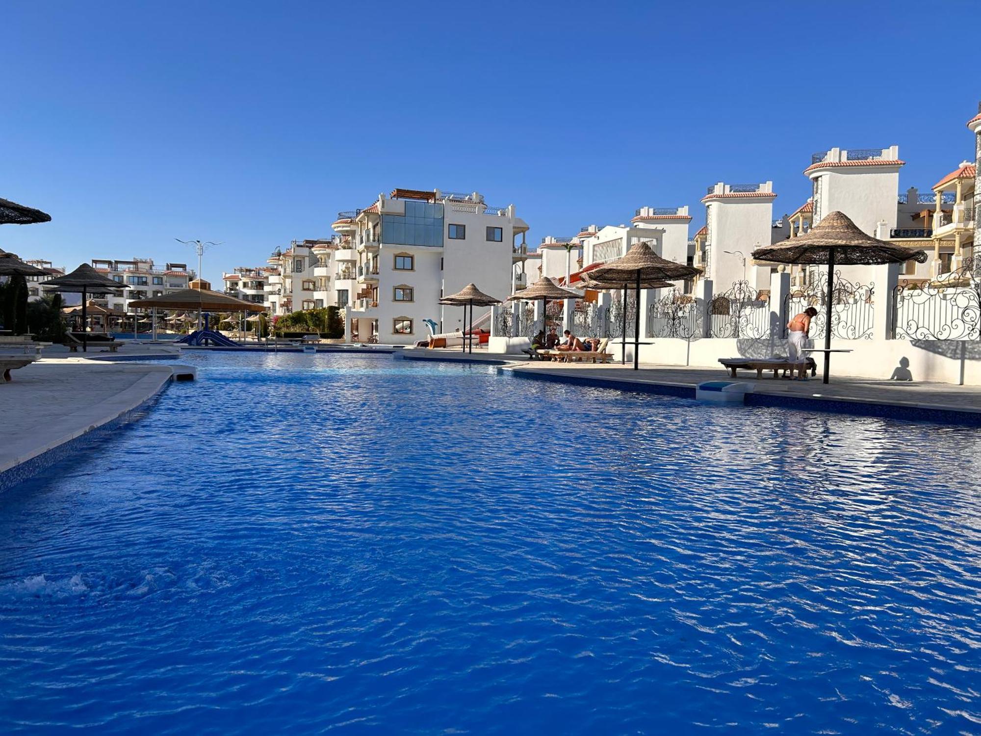 3-Bedroom Apartment On The Third Floor With 3 Balconies And Lovely Pool View, Street View And Free Beach Access In Sharm Hills Resort Dış mekan fotoğraf