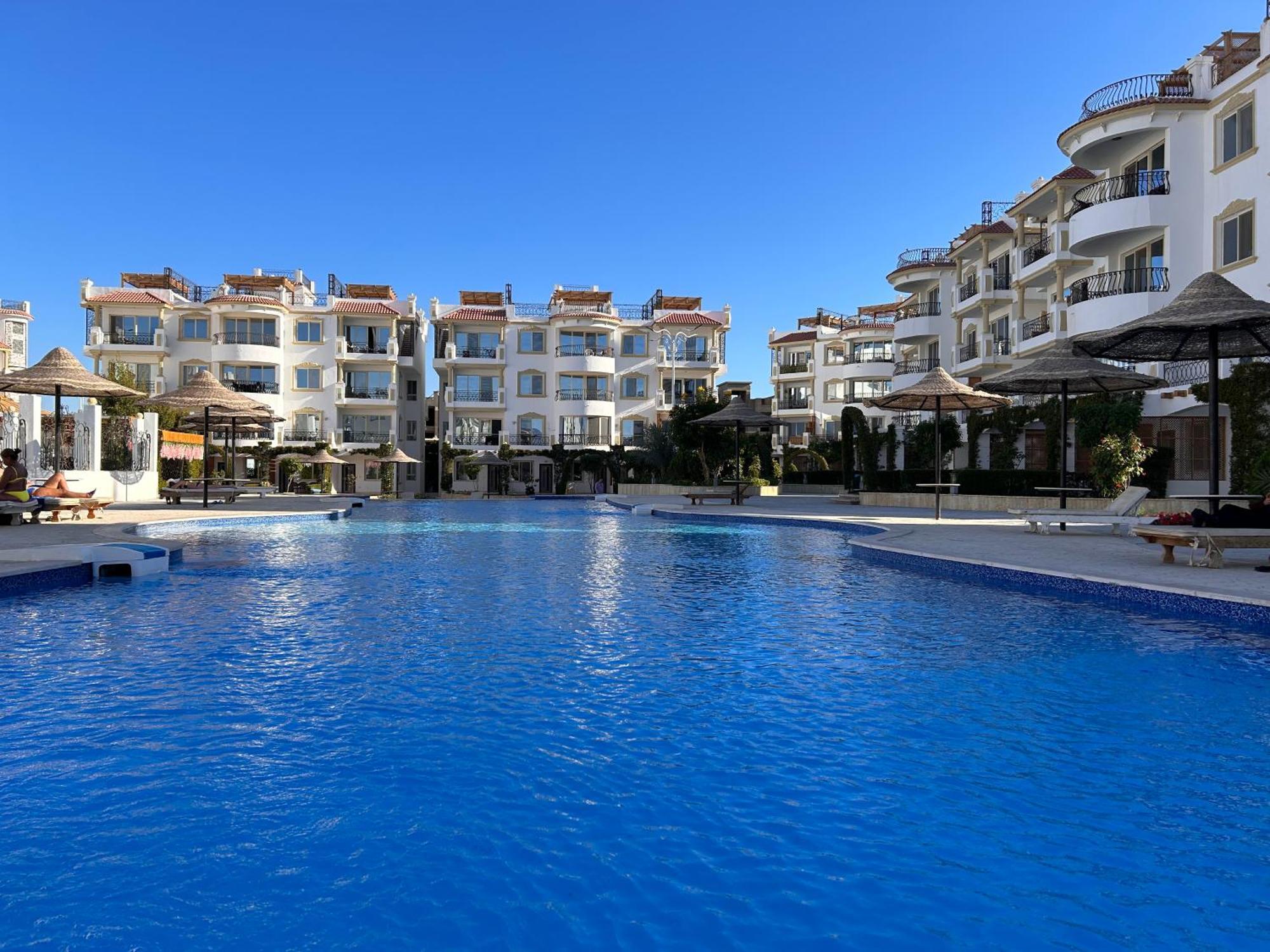 3-Bedroom Apartment On The Third Floor With 3 Balconies And Lovely Pool View, Street View And Free Beach Access In Sharm Hills Resort Dış mekan fotoğraf