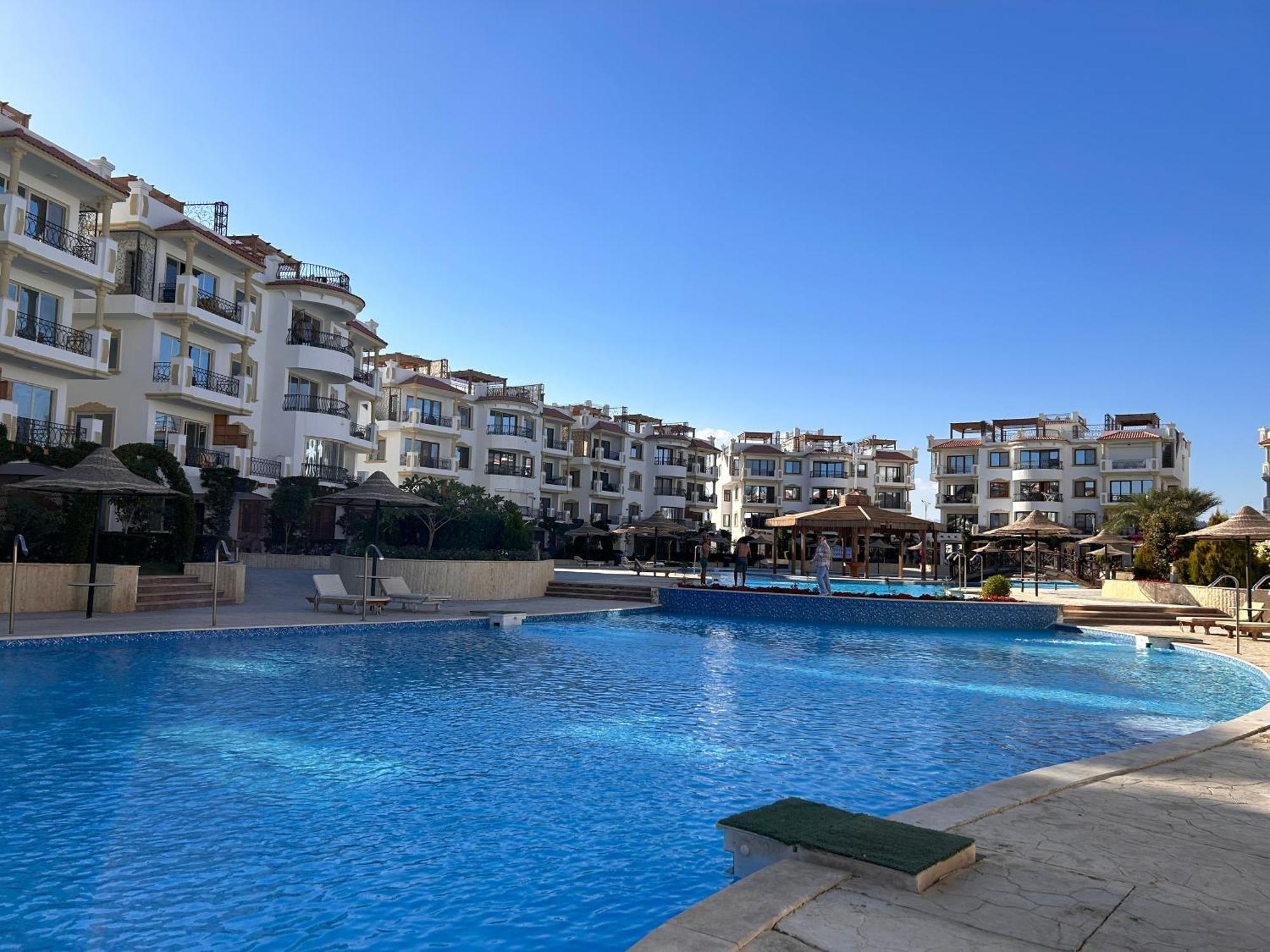 3-Bedroom Apartment On The Third Floor With 3 Balconies And Lovely Pool View, Street View And Free Beach Access In Sharm Hills Resort Dış mekan fotoğraf