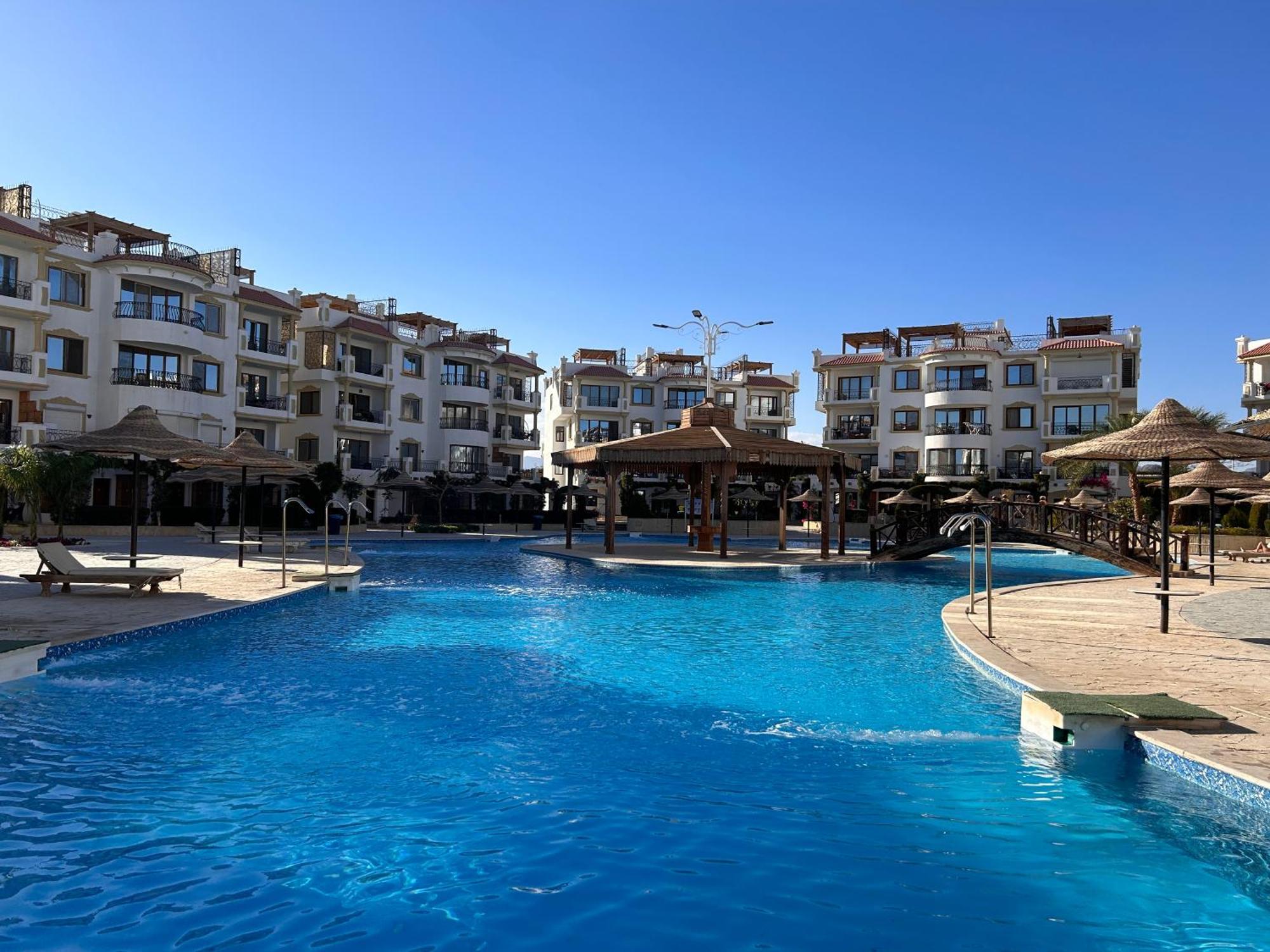 3-Bedroom Apartment On The Third Floor With 3 Balconies And Lovely Pool View, Street View And Free Beach Access In Sharm Hills Resort Dış mekan fotoğraf