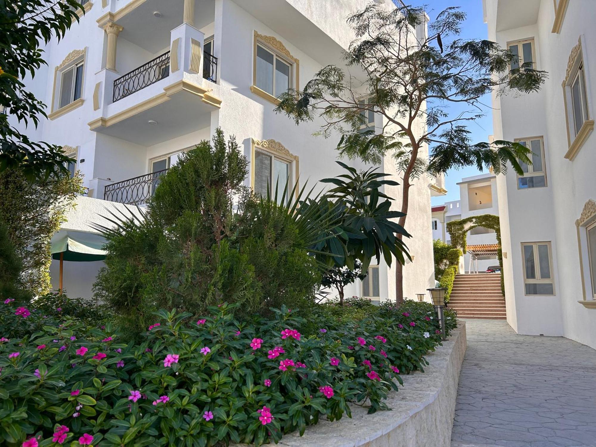 3-Bedroom Apartment On The Third Floor With 3 Balconies And Lovely Pool View, Street View And Free Beach Access In Sharm Hills Resort Dış mekan fotoğraf