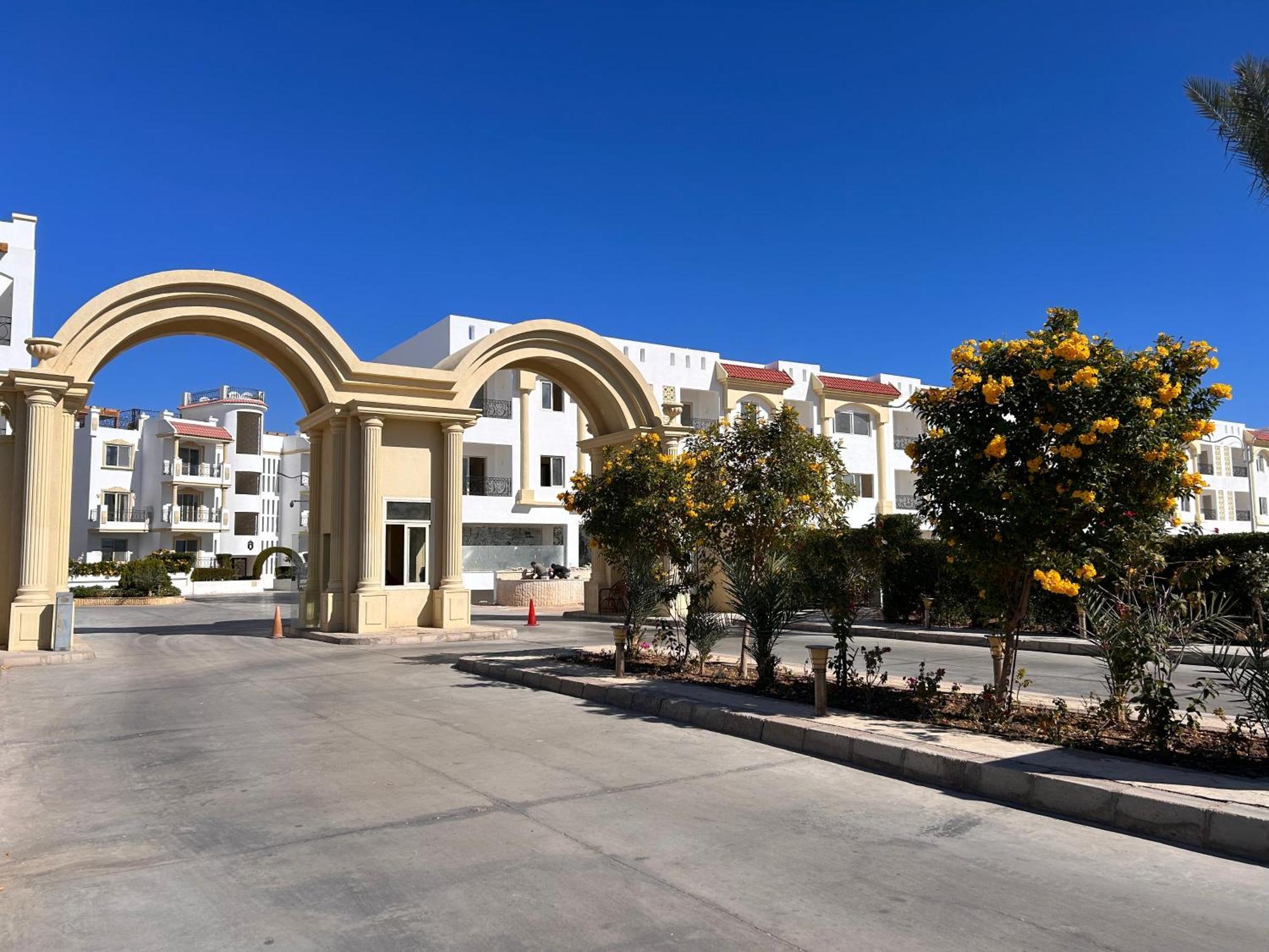 3-Bedroom Apartment On The Third Floor With 3 Balconies And Lovely Pool View, Street View And Free Beach Access In Sharm Hills Resort Dış mekan fotoğraf