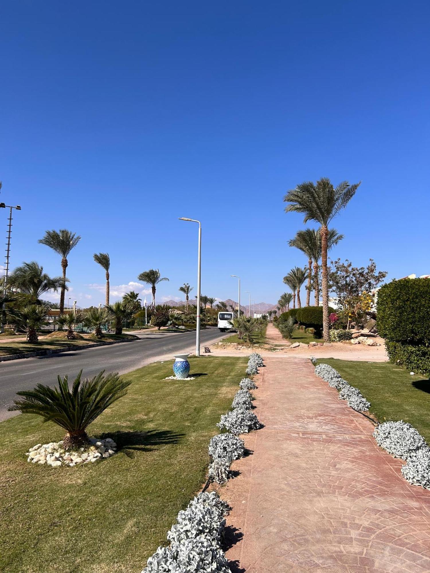 3-Bedroom Apartment On The Third Floor With 3 Balconies And Lovely Pool View, Street View And Free Beach Access In Sharm Hills Resort Dış mekan fotoğraf