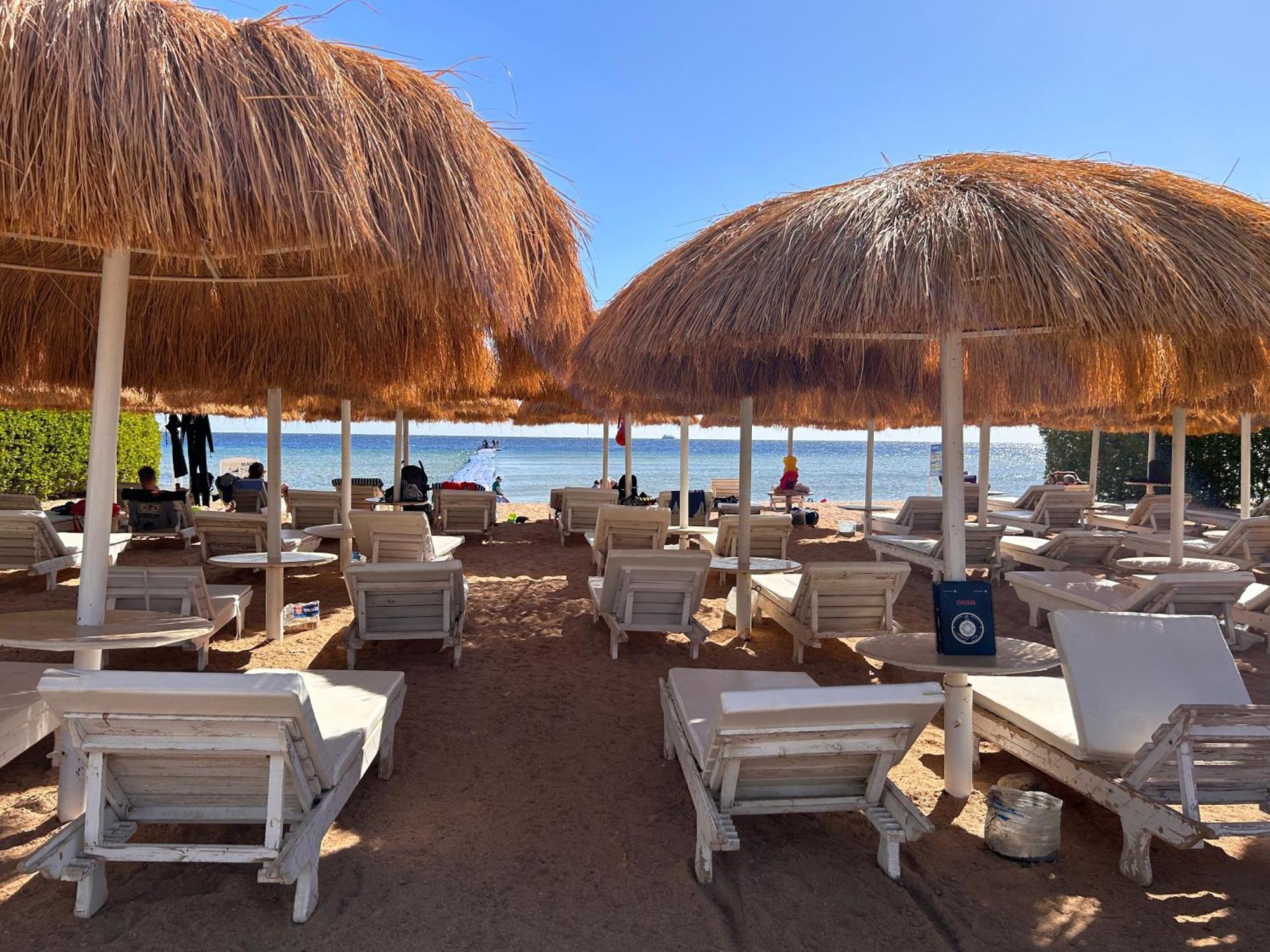 3-Bedroom Apartment On The Third Floor With 3 Balconies And Lovely Pool View, Street View And Free Beach Access In Sharm Hills Resort Dış mekan fotoğraf